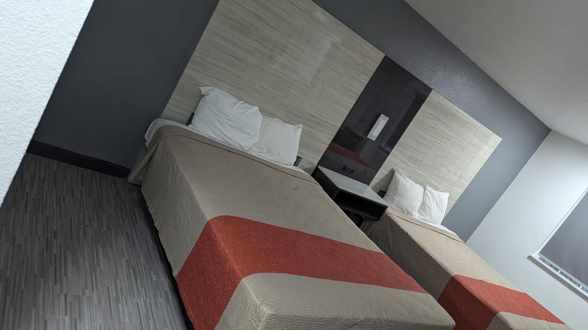 Evergreen Inn & Suites Portland (Adults Only) Luaran gambar