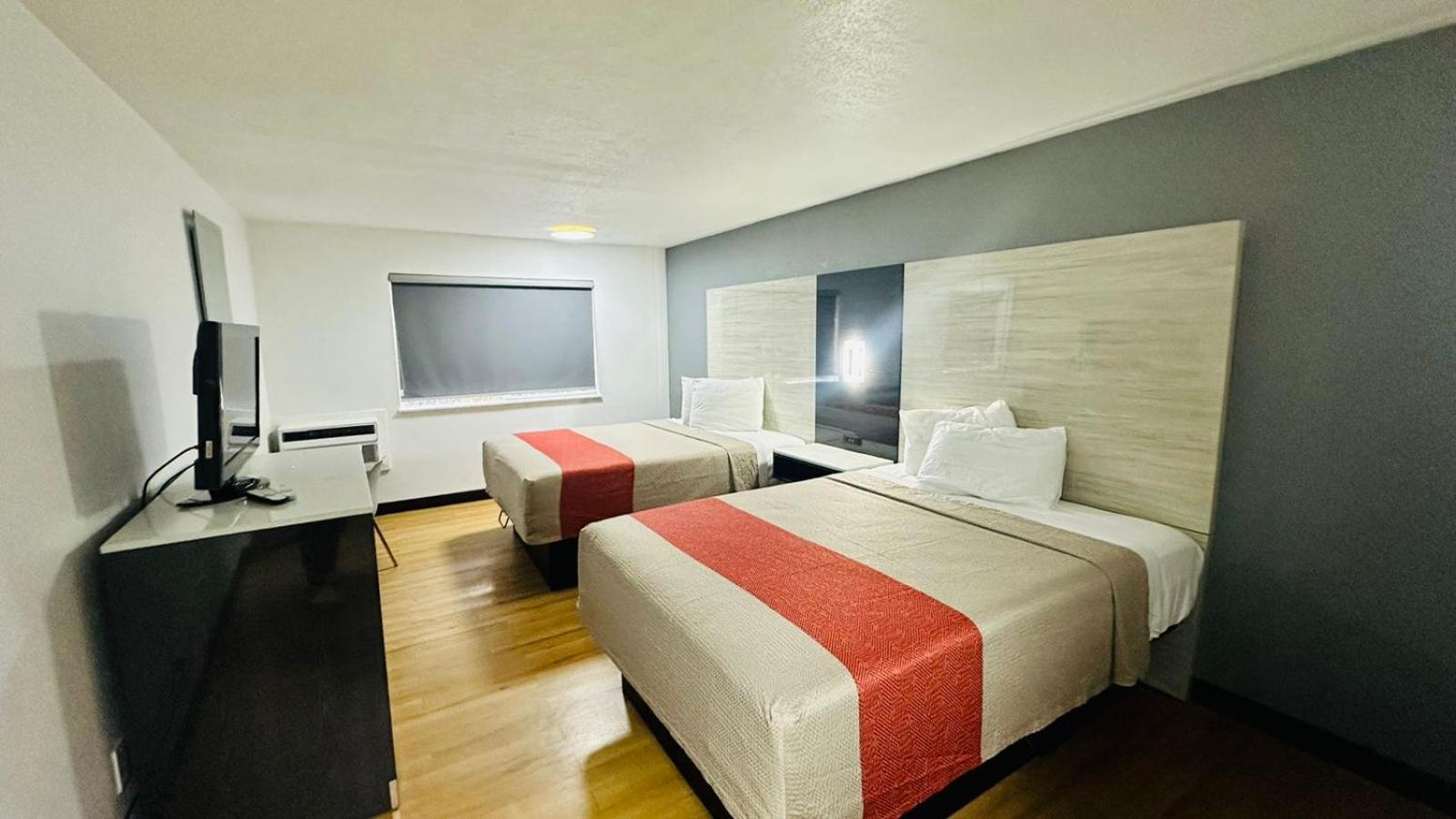 Evergreen Inn & Suites Portland (Adults Only) Luaran gambar
